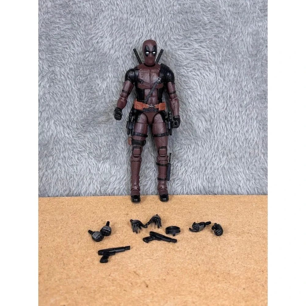 Hasbro Marvel Legends Series Dusty Deadpool 6‎ Inch Action Figure w Accessories